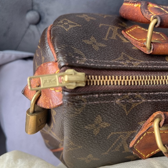 Louis Vuitton Vintage Monogram Canvas Speedy 25 Satchel - Picture 15 of 15